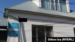 Здание, где расположен офис неправительственной организации «Сана Сезим», при помощи которой был открыт специальный центр для жертв торговли людьми. Шымкент, 10 мая 2017 года.