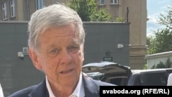 Перед освобождением заключенных из Беларуси с Александром Лукашенко встречался заместитель спецпосланника США Джон Коул (на фото)