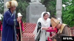 Көчө театры