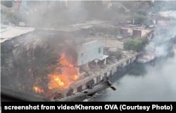 Наслідки російського удару по мосту біля мікрорайону Острів у Херсоні, серпень 2025 року