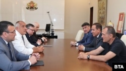 Среща на Младен Маринов, Бойко Борисов, Сотир Цацаров и Иван Гешев (вляво) с тогавашния собственик на "Левски" Васил Божков, един от собствениците на "Лудогорец" Георги Домусчиев и президента на БФС Борислав Михайлов в Министерския съвет през лятото на 2019 г.