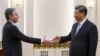 Рукостискання китайського президента Сі Цзіньпіна (праворуч) та держсекретаря США Ентоні Блінкена. Пекін, 19 червня 2023 року