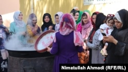 پیش از این زنان در برنامه ها و مجالس سنتی در محلات تفریحی و عامه حضور می یافتند