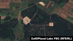 Общий вид нового военного объекта в районе села Павловка на спутниковом снимке Planet Labs, сделанном 31 августа 2025 года