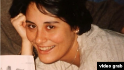 Карин Манн, намояндаи созмони “Табибони бидуни марз”, дар охири моҳи ноябри соли 1997 дар Душанбе гаравгон гирифта шуд ва сипас ба қатл расид