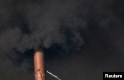 Чорний дим означає, що папу римського кардинали ще не обрали