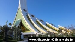 Место проведения 12-го саммита учредителей Международного фонда спасения Арала, Конгресс-центр Национальной туристической зоны Аваза, Туркменистан  