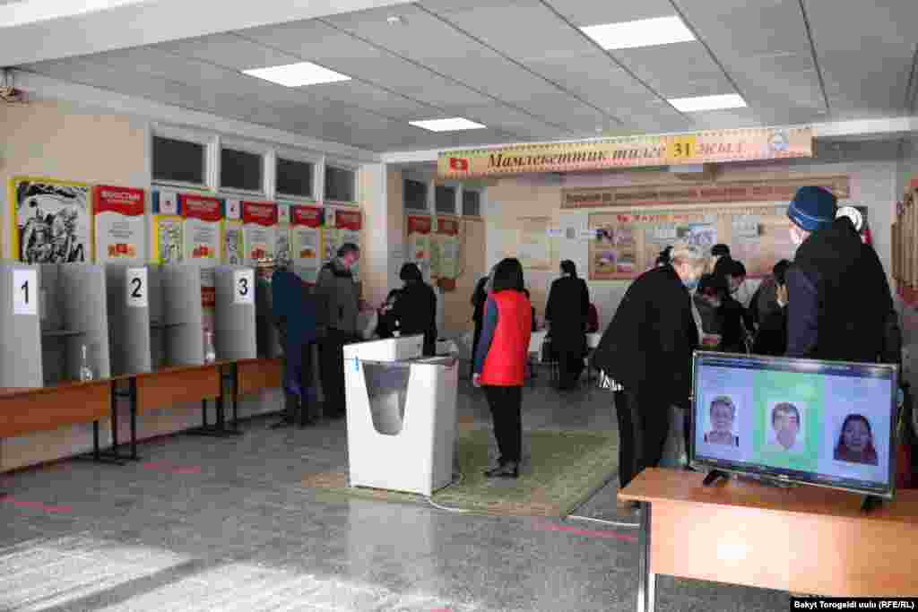 Бишкек шаарындагы шайлоо бекеттеринин бири.