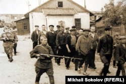 Абактагыларды жумушка айдоо. ГУЛАГ турмушуна арналган "Пермь-36" музейинде.