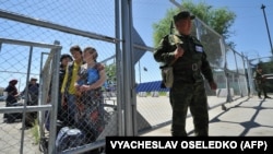 Кыргыз-өзбек чек арасындагы "Достук" өтмөгү. Май, 2017-жыл