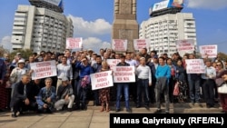 Участники завершившегося в Алматы «Народного собрания» на площади Республики. 7 сентября 2019 года.
