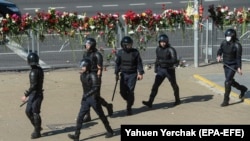 Білоруська міліція готується до протистояння з демонстрантами в Мінську, 11 серпня 2020 року