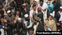 Шайлоо участогуна кезек күткөндөр. 1-апрель, 2014-жыл.