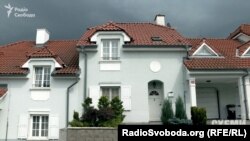 Маєток в елітному празькому районі Небушіце, записаний на компанію цивільної дружини екс-генпрокурора Віктора Шокіна Оксану Гриневич