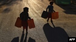 کمبود آب آشامیدنی در این فصل گرما نیز یکی دیگر از مشکلات در شهر های افغانستان به ویژه در کابل است