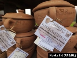 Pots with certificates of authenticity in Zlakusa