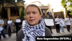 «Բացարձակապես անընդունելի է՝ կլիմայի վերաբերյալ համաժողովը հյուրընկալում է Ադրբեջանը՝ երկիր, որ շարունակաբար ճնշում է քաղաքացիական հասարակությանը, բռնաճնշումների ենթարկում իր բնակչությանը և հատկապես նրանց, ովքեր փորձում են պաշտպանել մարդու տարրական իրավունքները», - ասել է նա։