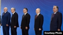 Александр Лукашенко, Касым-Жомарт Токаев, Садыр Жапаров, Владимир Путин и Эмомали Рахмон на саммите ОДКБ в Бишкеке, 27 ноября 2025 года