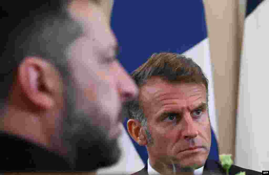 Президент Франції Еммануель Макрон під час зустрічі із Володимиром Зеленським, Дональдом Трампом та європейськими лідерами