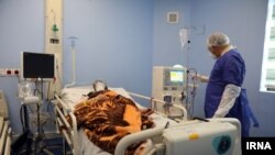 ارشیف، په ایران کې په کرونا ویروس اخته کس