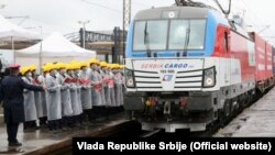 Сербия Кытай темир жол аркылуу жөнөткөн коронавируска каршы дары-дармектерди кабыл алууда. Белград. 2020-жылдын 26-майы.