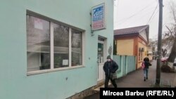 Farmacia medicului veterinar Sandu Dincă e luat cu asalt zi de zi de oameni în căutarea Ivermectinei, unii dintre ei ca să se trateze cu ea împotriva coronavirusului.
