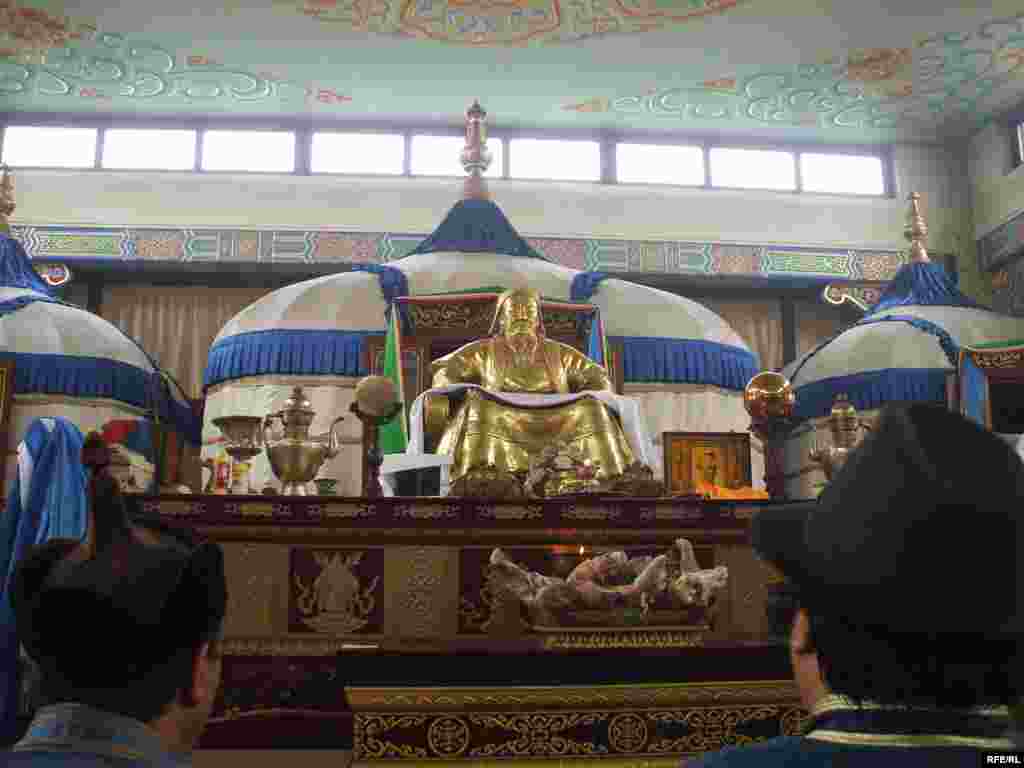 Эл аралык туруктуу алтай таануу (алтаистика) жыйынынын (Permanent International Altaistic Conference -   PIAC/ПИАК) 52-жолу өткөрүлгөн жылдык отурумунун катышуучулары үчүн Кытайдын Ички Монголия автоном районунун Ордос аймагын кезүү абдан кызыктуу жана маанилүү окуя болду.