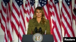 Кошмо Штаттардын биринчи айымы Мелания Трамп. 25-август, 2020-жыл.