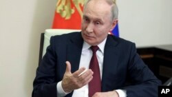 Напередодні в Білому домі, спілкуючись із журналістами, президент США Дональд Трамп заявив, що все ще вірить, що президент Росії Володимир Путін хоче миру, попри масовані удари РФ по Україні