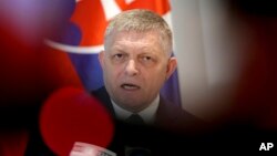 Robert Fico a fost numit de unii „al doilea Viktor Orban” din UE, pentru pozițiile sale pro-ruse asemănătoare cu ale premierului maghiar.