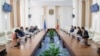 Oaspeții din Est și Vest promit Chișinăului o deblocare rapidă a relațiilor