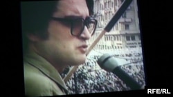 Emil Hurezeanu, Piaţa Universităţii, România, mai 1990.