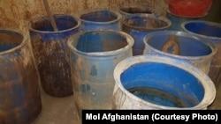 آرشیف، یک فابریکه تولید تریاک در افغانستان