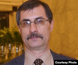 Қазақстандағы адам құқығы мен заңдылықты сақтау бюросы жетекшісі Евгений Жовтис.