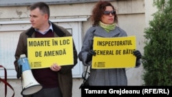 Igor Stoica şi Cristina Pereteatcu, reprezentanţi ai Amnesty International Moldova