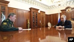 Владимир Путин жана Валерий Герасимов 