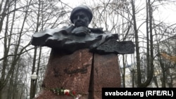 Помнік Уладзімеру Караткевічу ў Віцебску. Архіўнае фота