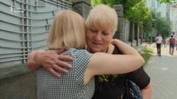 Президент зустрівся із родичами політв’язнів у Росії (відео)