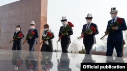 Кыргызстан апрель окуяларынын курмандыктарын эскерди