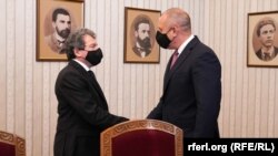 Председателят на парламентарната група на ГЕРБ Тошко Йорданов и президентът Румен Радев