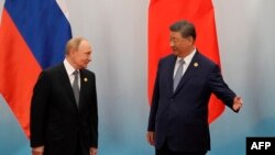 Chinese leader Xi Jinping welcomes Russian President Vladimir Putin after the photo session of the Shanghai Cooperation Organization on September 1.