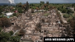 Зруйновані будинки в місті Привіллі на Луганщині внаслідок масштабного вторгнення Росії до України, 14 червня 2022 року