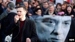 Иля Яшин начело на шествието в памет на Борис Немцов година след убийството на политика. Москва, 27 февруари 2016 г.