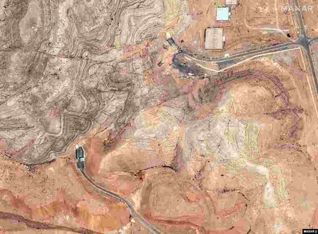 مرکز تحقیقات تکنولوژی اتمی اصفهان در روز ۳۰ خردادماه پیش از حملات آمریکا و در روز اول تیرماه، پس از حمله. 