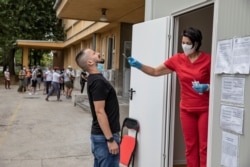 Маски поки що вважаються найбільш важливим методом захисту від коронавірусу