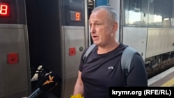 Фрілансер Крим.Реалії Владислав Єсипенко на вокзалі в Києві 1 серпня 2025 року