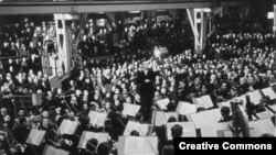 Wilhelm Furtwängler dirijînd în februarie 1942 (Foto: Arhiva Federală Germană)