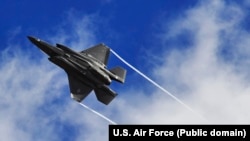 SUA au oprit în 2019 livrările de F-35 către Turcia. Emiratele Arabe Unite au semnat însă recent un acord cu Washingtonul pentru achiziția a 50 de avioane din această categorie.