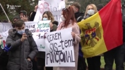 Protest în fața Parlamentului, la chemarea președintei alese Maia Sandu