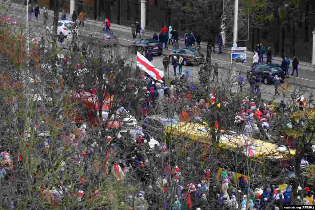 Люди рушили проспектом Незалежності у бік Куропат